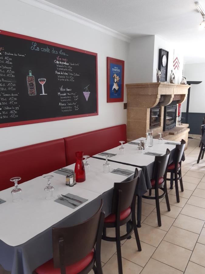 Hotel Restaurant Le Gibet Val-au-Perche Eksteriør bilde